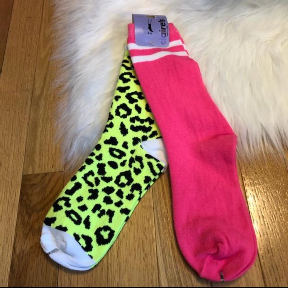 Over the Knee Neon Socks & Neon Hair Accessory Set - Picture 4 of 9